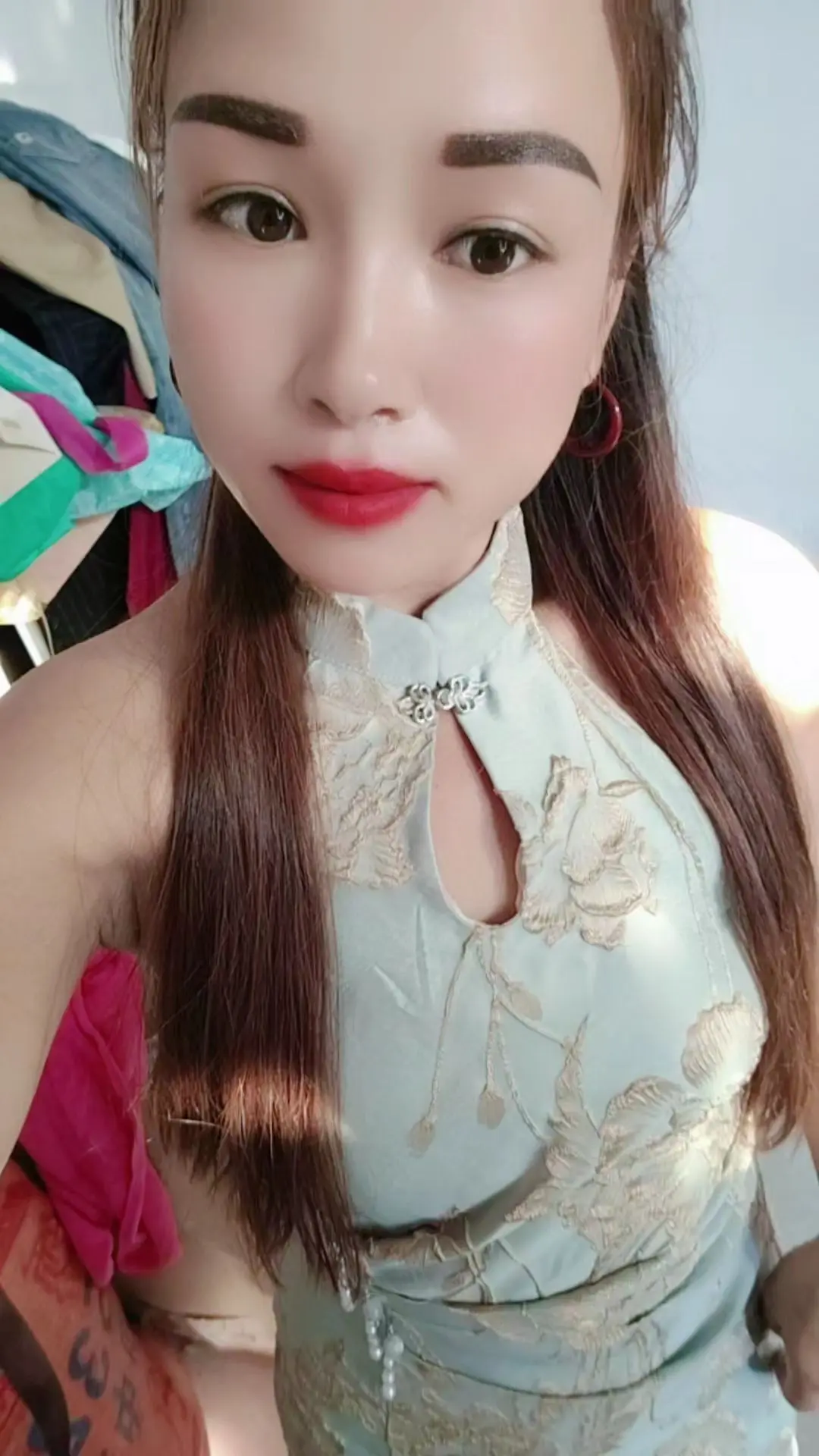 意识到自己不重要时，我会悄悄退一万步，后来我不再强求，即使我很在意，难...