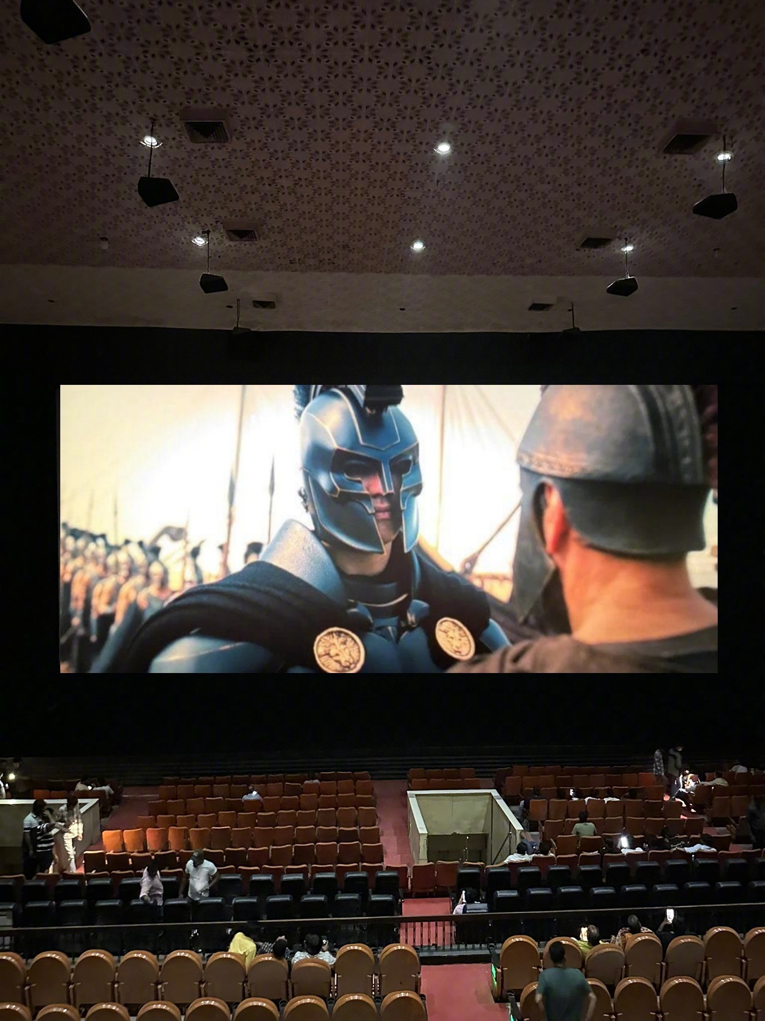 《奥德赛》70mm IMAX巨幕与普通银幕对比