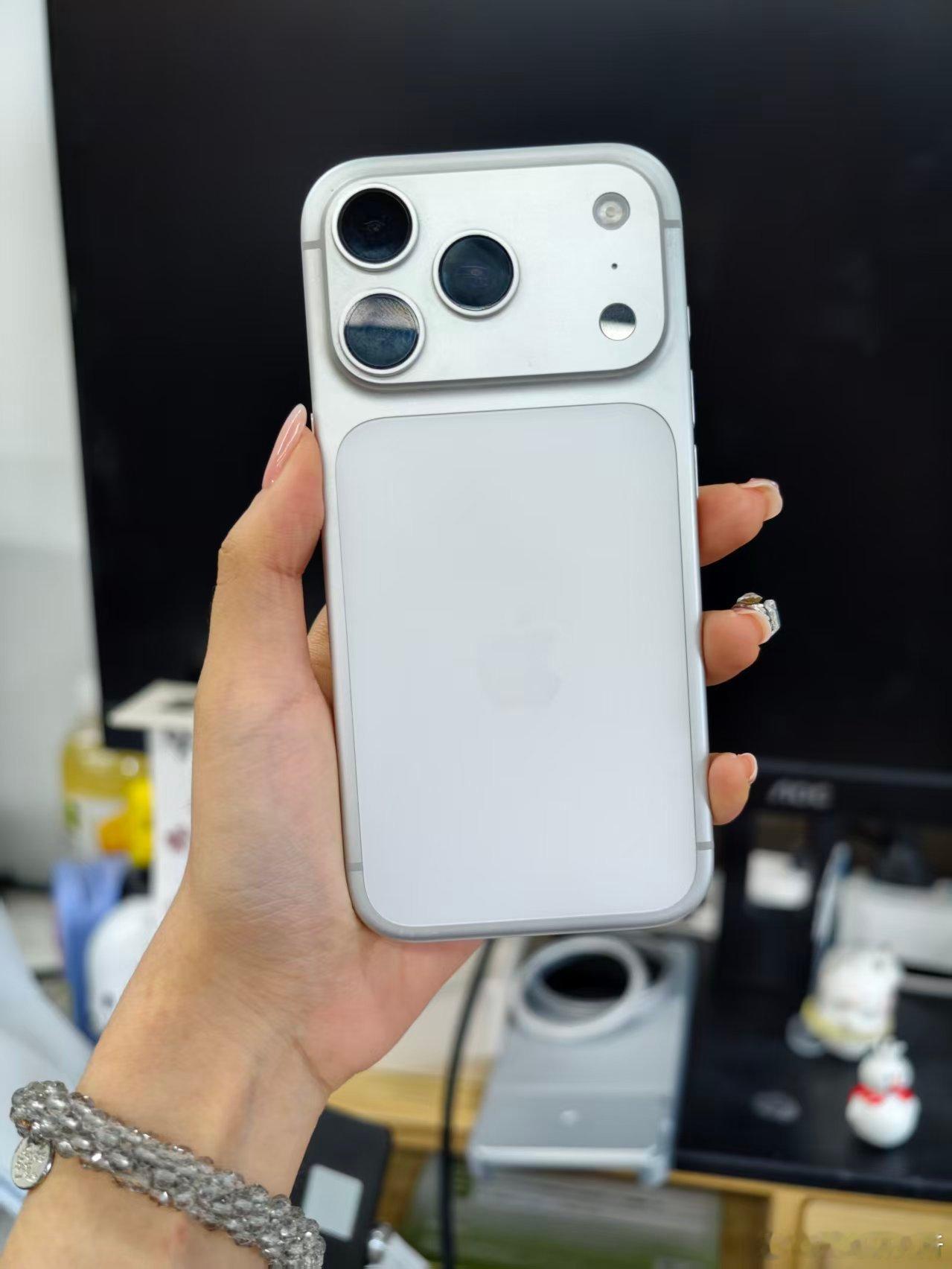 iPhone18Pro价格你看看 我早说别买橙色别买橙色吧我宣布 他正式改名为i