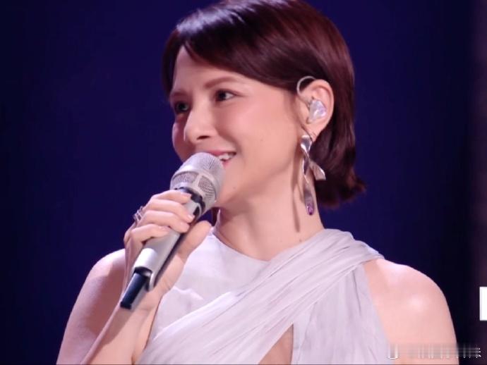 李心洁被内娱狠狠上了一课李心洁五旬影后勇闯内娱 内娱第一课：不会饭撒寸步难行，李