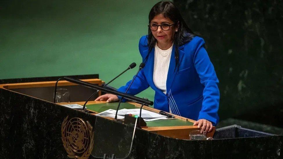 凤凰新闻【人物｜马杜罗被捕后，她临时接棒，愿与美国合作？特朗普为何支持她？】被选