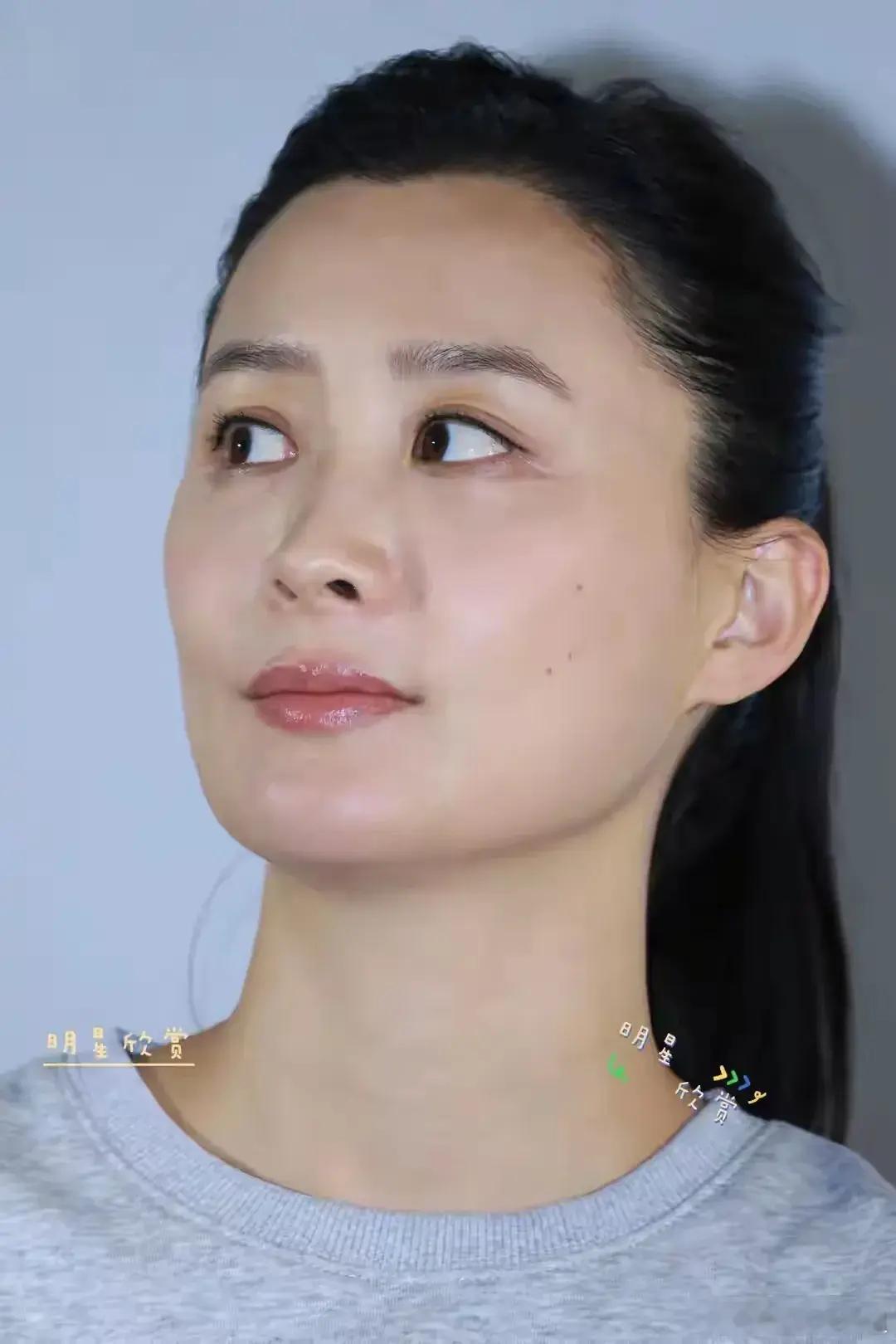 陈法拉复出了，她的脸圆润了，腰粗肚子上有肉，笑起来的酒窝很美！ ​​​