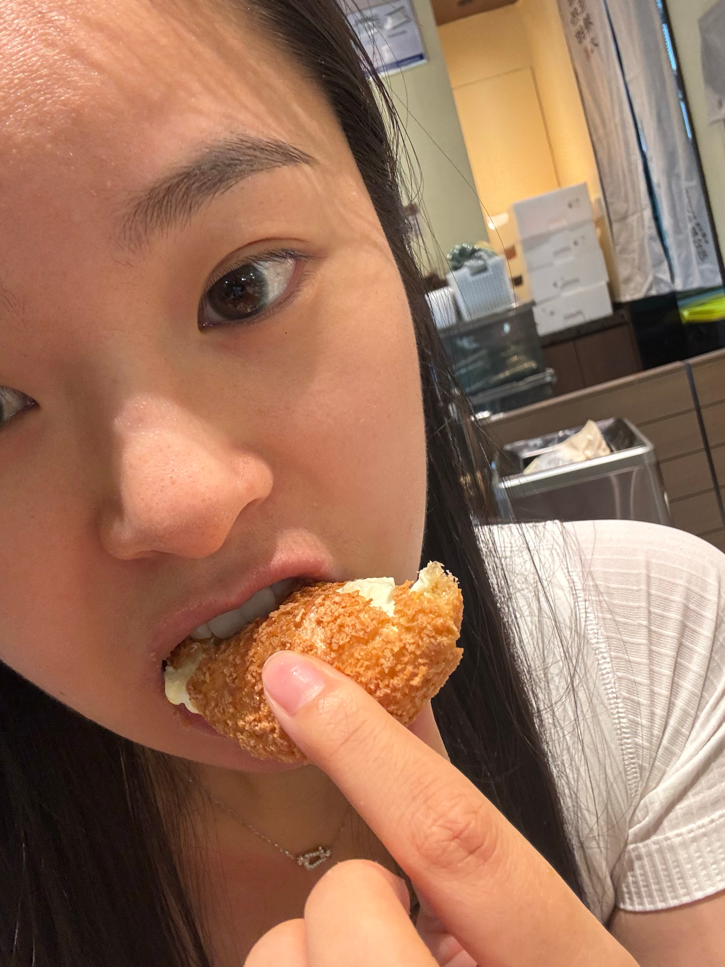 我和你们说，我走路到这个商场累的不行人好虚！然后就一直在吃根本不想爬坡了 ​​​