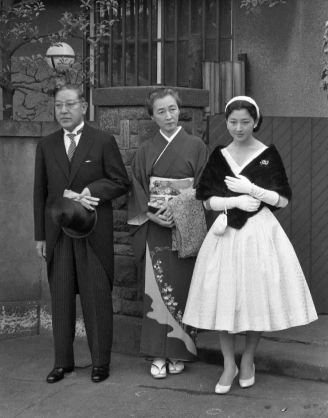 日本美智子皇后的娘家，并不普通
提到美智子皇后，很多人第一反应是“日本第一位平民