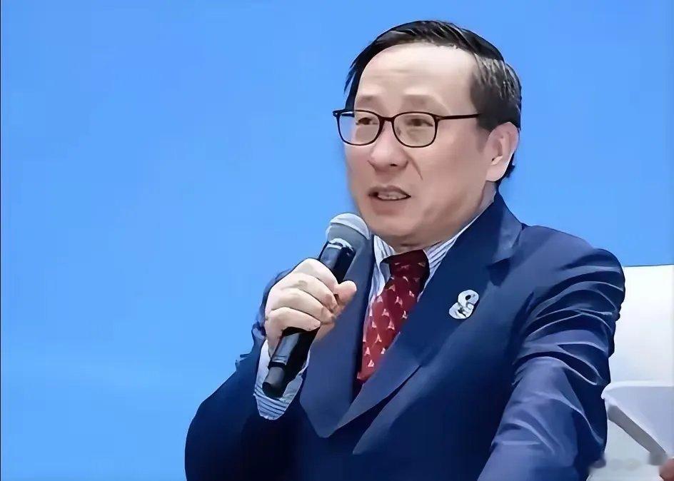 谁能想到，以往名不见经传的“国家移民管理局”，竟因为一句“应改回出入境管理局”的