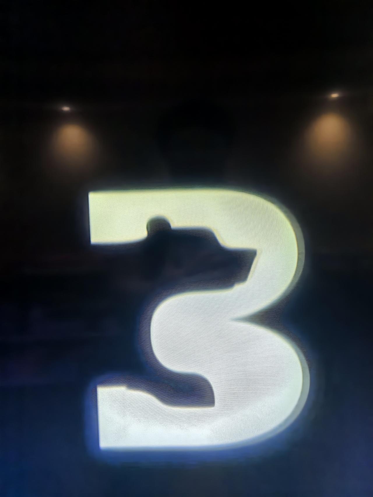 手机价格普涨你还会买新手机吗哎呀呀，我正想入手一个华为折叠屏手机，过年跟前就想买