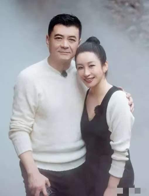 当年，秦海璐与身价20亿的李厚霖同居了四年。当她在思考是否嫁给他时，却突然收到了