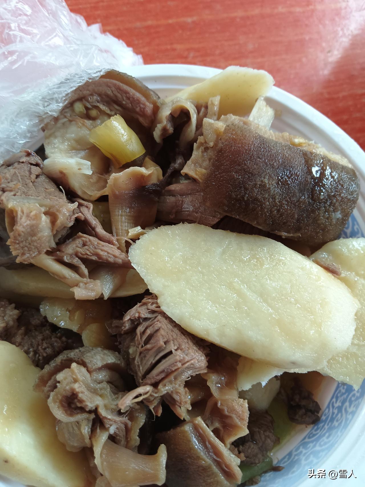 羊肉焖山药不食米饭也管饱
 春天气温忽冷忽热，实在让人难受，索性在家炖上一小碗羊