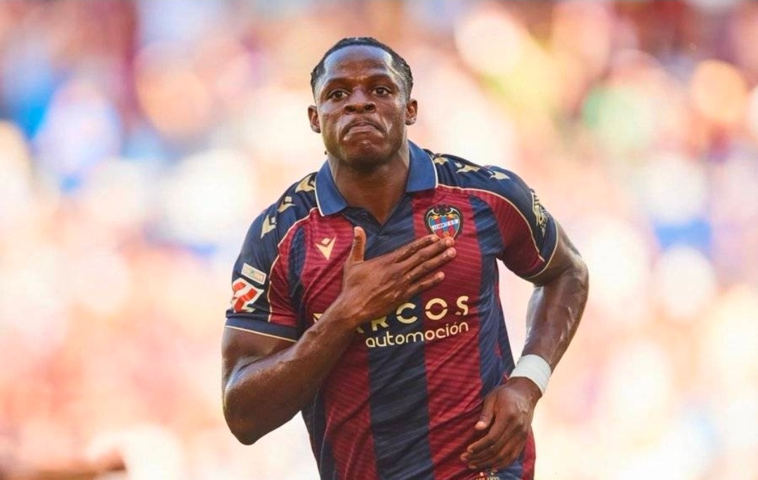 罗马诺：巴萨与多家英超俱乐部正在非洲杯考察埃永据知名转会专家罗马诺报道，巴塞罗那