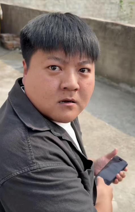 河南省“第一网红”大圆哥，抖音粉丝2300万，本名杨为园，1996年出生，河南商