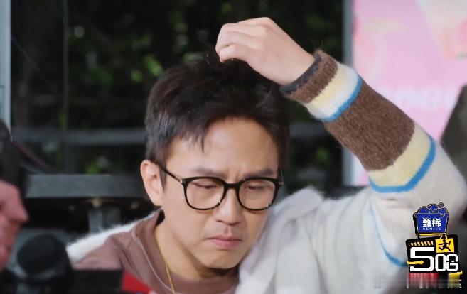 邓超superman变spiderman邓超把毒蜘蛛放在头上 还是熟悉的邓超，永