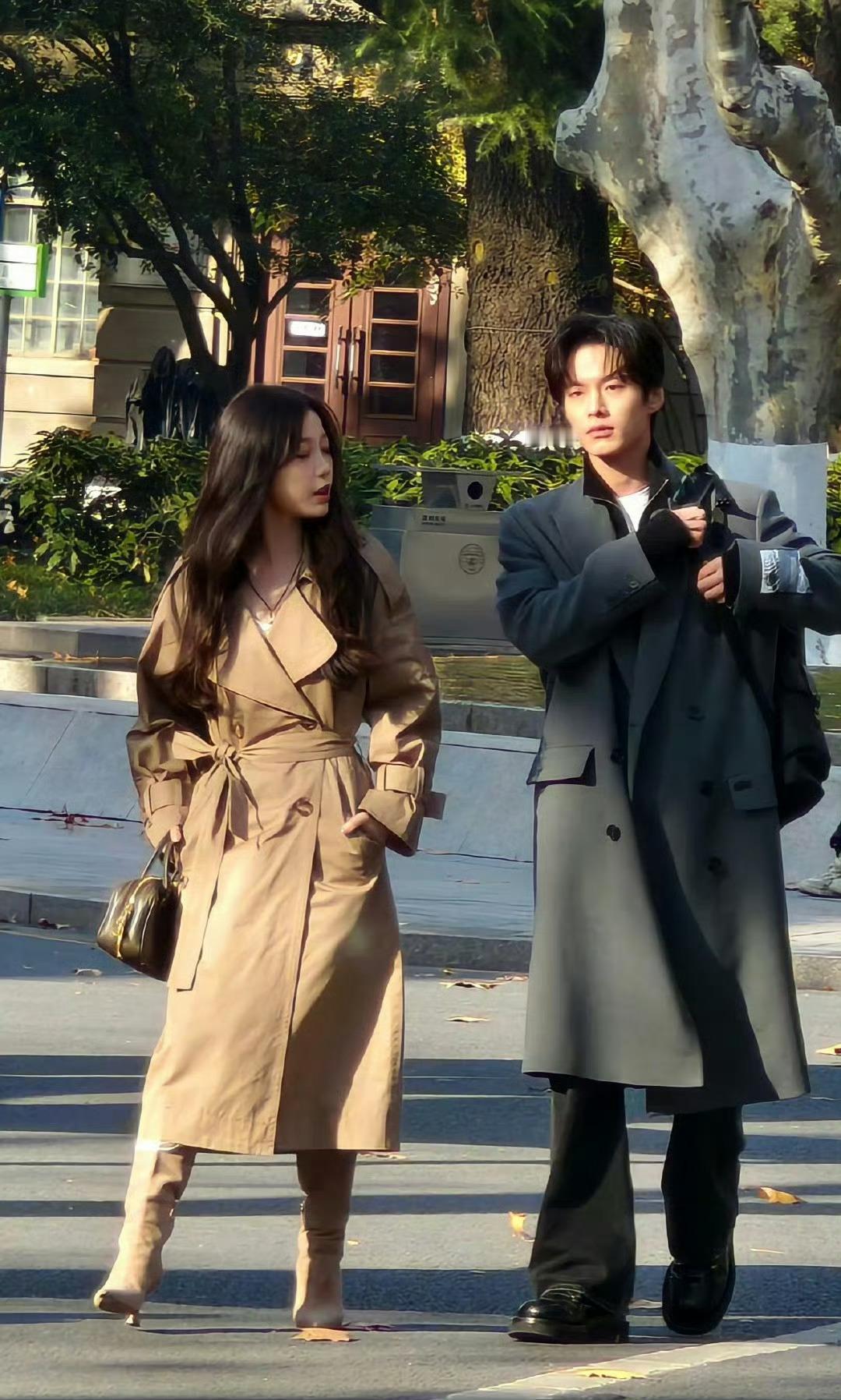 我买股的双轨隐隐有点不妙，何与正脸是这样的吗？他我记得不是很高吗！！！！！ 