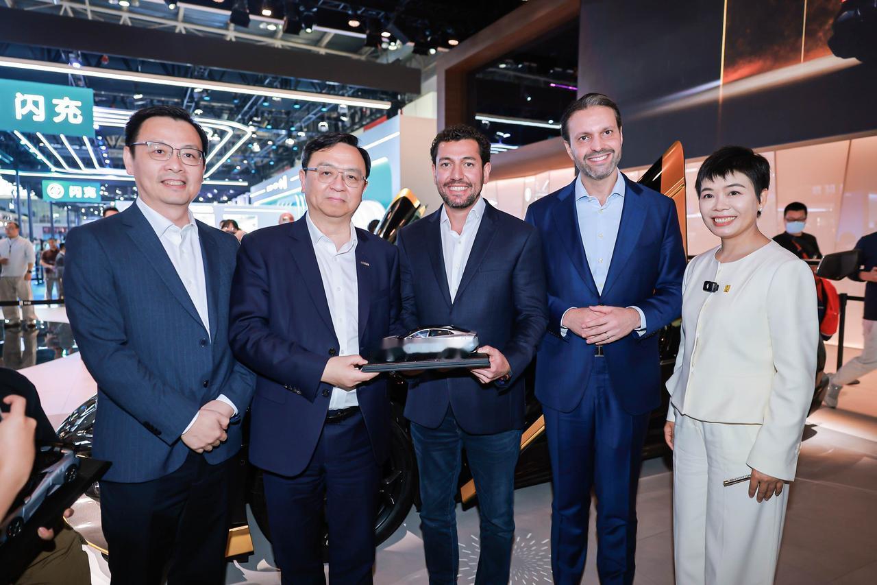 北京车展最引人瞩目的焦点，无疑是那台2000W的国产超跑U9X。这款全球限量30