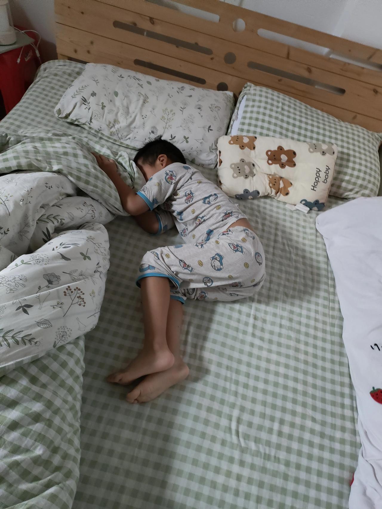 每天上学前都要这样[呲牙][呲牙][呲牙][呲牙]#娃的暖心时刻# #每日🈶娃