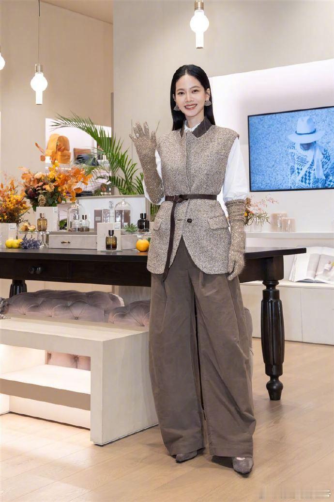 曾之乔曝产后变化曾之乔产后脑力下降 台媒消息，曾之乔在近期的品牌活动中，聊起了自