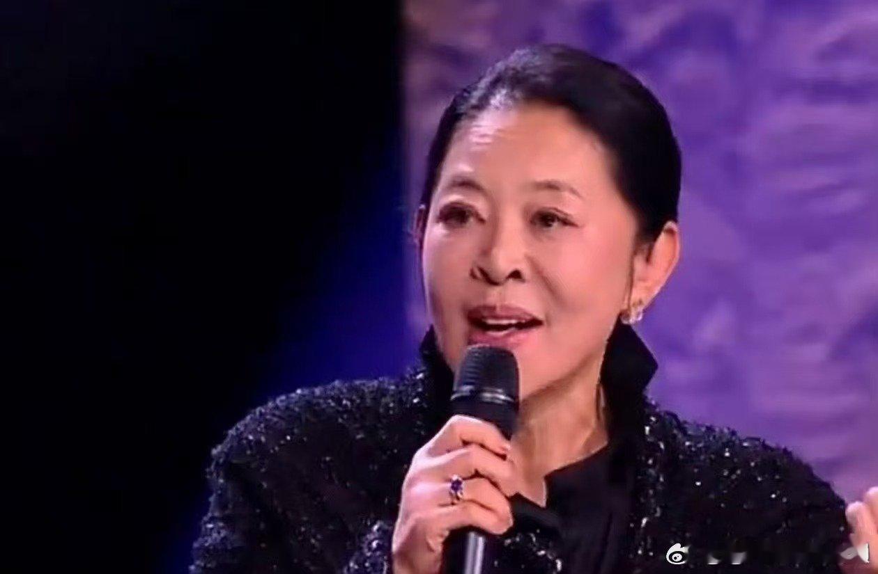 倪萍现场为咏春念诗乘风2026文化底蕴拉满！倪萍现场为咏春念诗，让国风舞台更有深