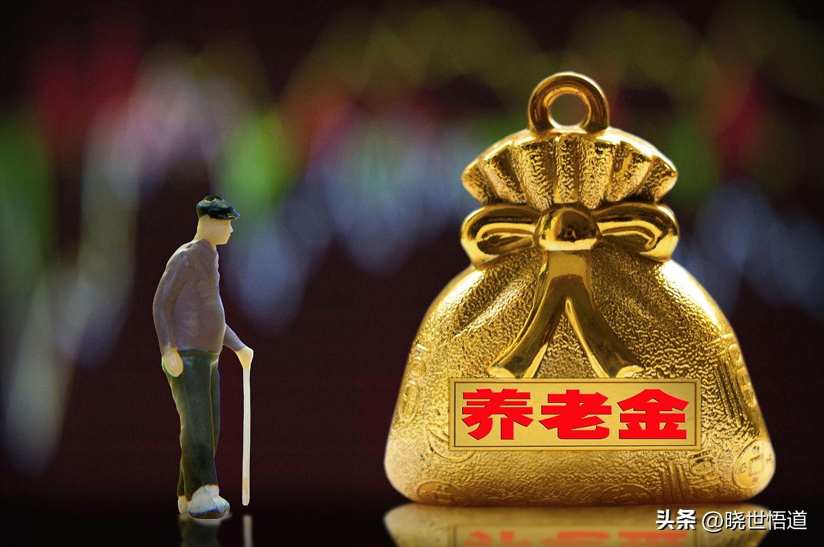 眼下物价接连攀升，今年的养老金却没能同步上调，这给老年群体的日常生计添了不少负担