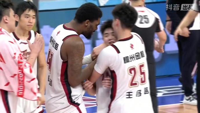 新秀李悦洲客场准绝杀，浙江男篮挺进季后赛八强
 
5月2日晚，2025-26赛季