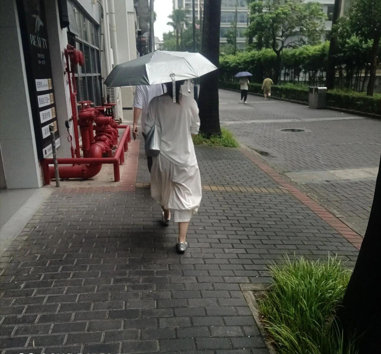 不懂就问：这到底是裤子，还是裙子？[比心][比心][比心]