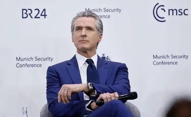 ​美国总统特朗普又遭到狠狠地羞辱一番。这时候，美国州州长纽森已经明确表示特朗普已