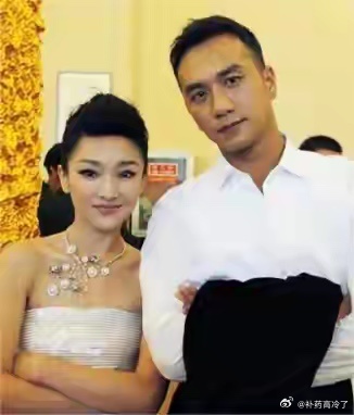 2004年，黄觉和徐静蕾恋爱，周迅劝他：徐静蕾这个女人不简单，别被她骗了，黄觉说