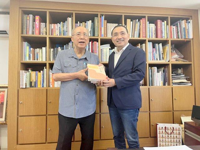 台湾“大选”最后倒数十天之际，中国国民党前主席吴伯雄发声高呼：推动政党轮替，只有