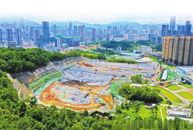 深圳封存20年垃圾山开挖 2026年1月，深圳玉龙填埋场环境修复工程进入全面开挖