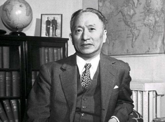 [微风]1908年，20岁顾维钧娶了17岁张润娥。婚后，他宁愿睡沙发也不碰她。两