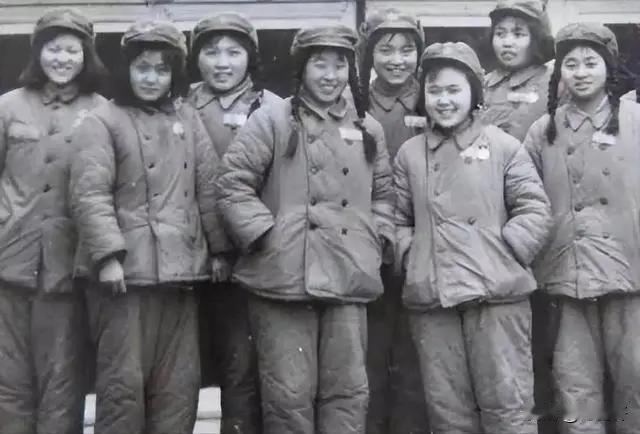 1951年，5名志愿军女兵在战场上离奇失踪，部队经过多方寻找，却依然没有找到他们
