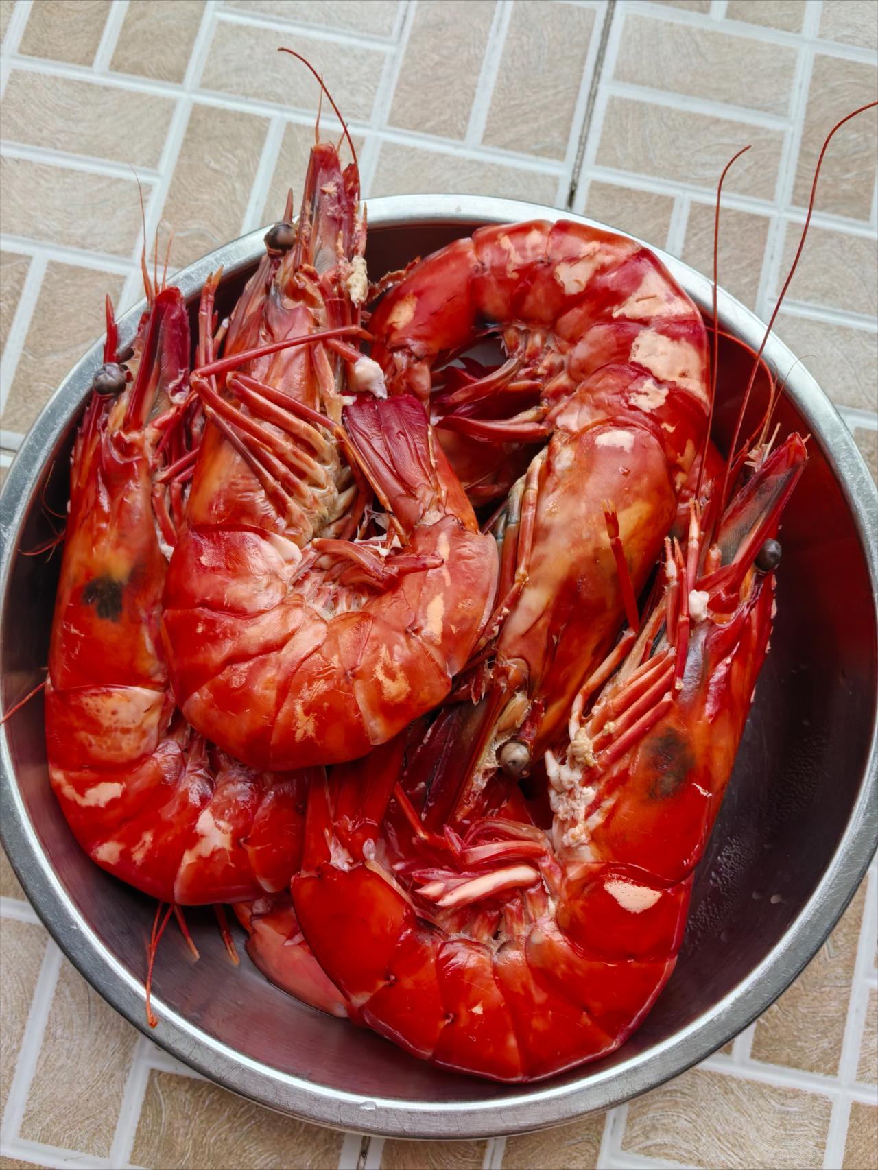 朋友把媳妇和6个月的儿子送回娘家过年，自己带着女儿回父母家过年。

听到朋友的安