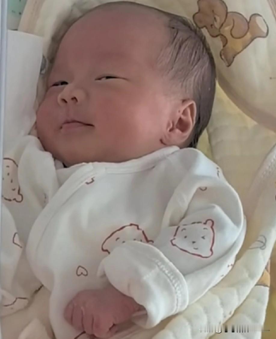 哎呀，今年外孙和孙女同年出生，都是心头肉！可我这把老骨头时间精力有限，该怎么选呢