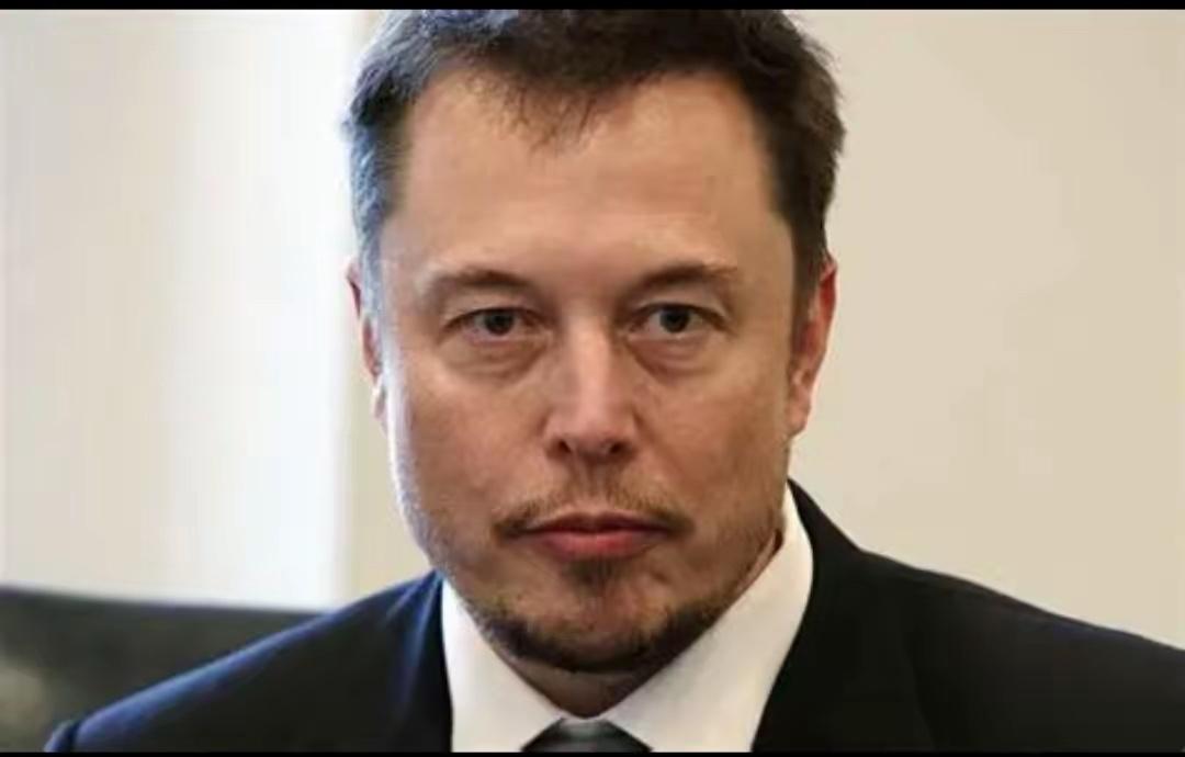 北京时间1月4日，埃隆马斯克发文声援委内瑞拉人民，旗下星链随即宣布提供免费宽带服