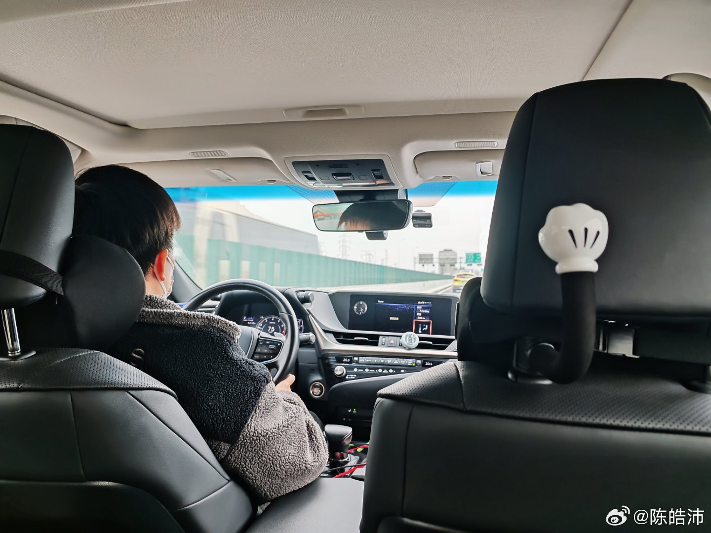 棒！国家出手平抑油价了！虽然自己平时基本都开电车，但坐的话我还是喜欢坐油车，像今