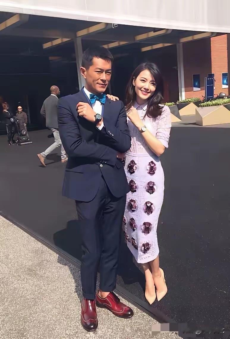 那一年我8岁了，现在他们应该都成家了。