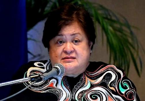 菲律宾外长站出来，对着全世界撂下一句话：我们国家的石油，只够烧40天了。
 
话