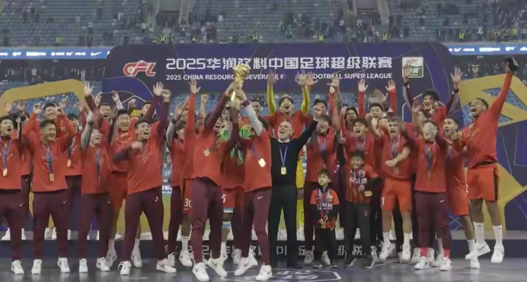 中超完美落幕，亚冠随后开打，希望这三支代表中国足球最高水平的球队，全力出击，一改