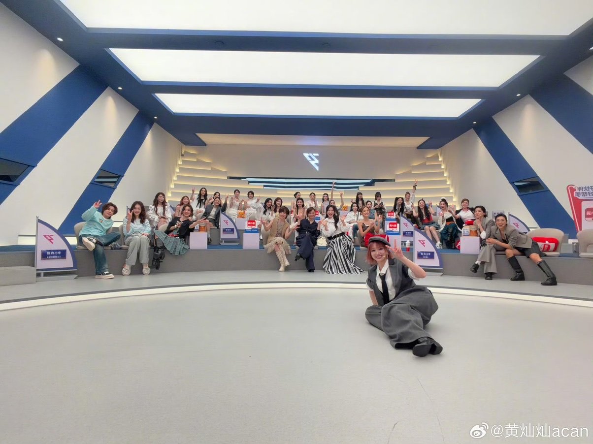 黄灿灿一切回到所有人都在的这一天黄灿灿乘风谢谢再见  黄灿灿乘风谢谢再见 