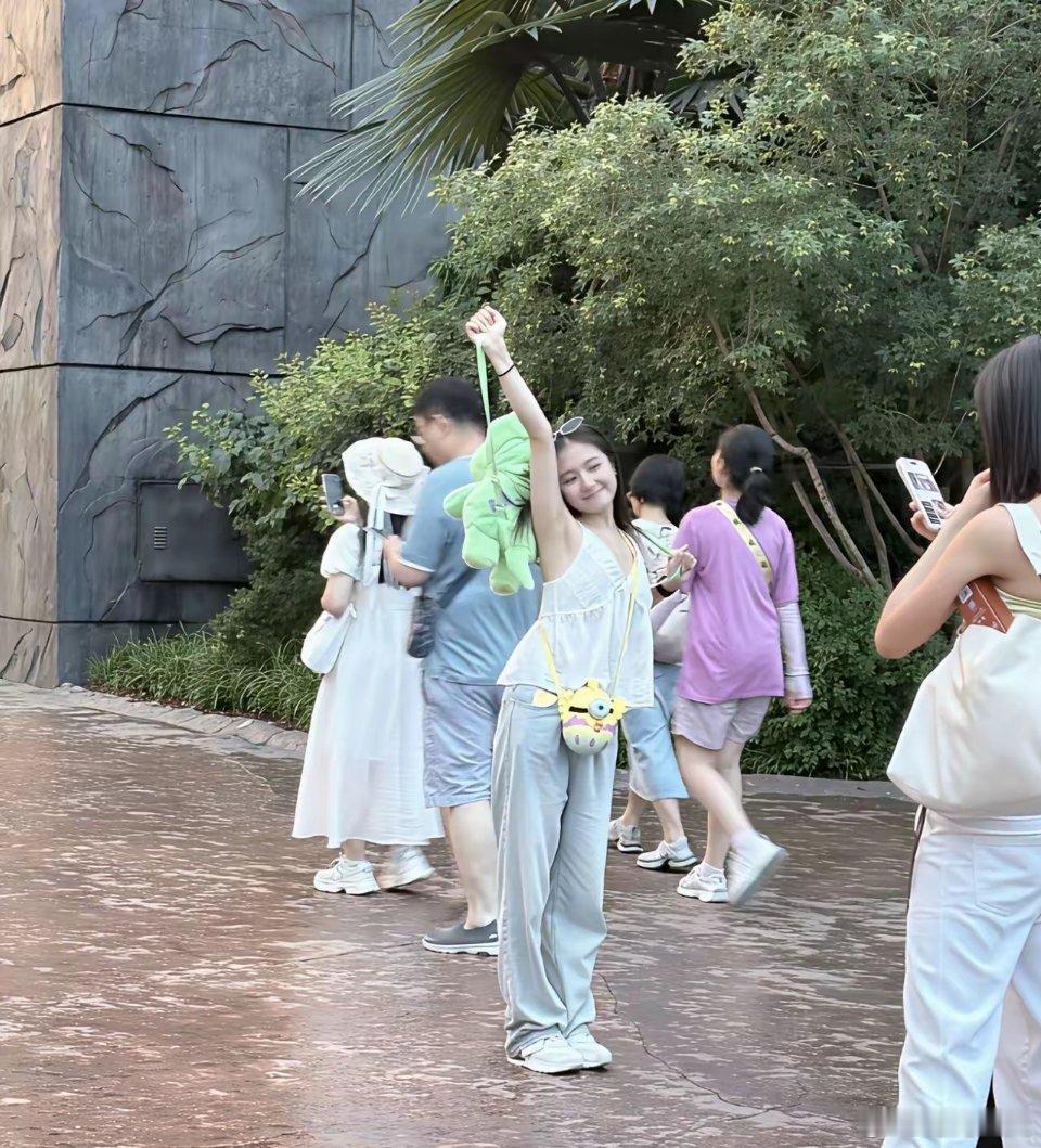 李兰迪现实生活中好小只 