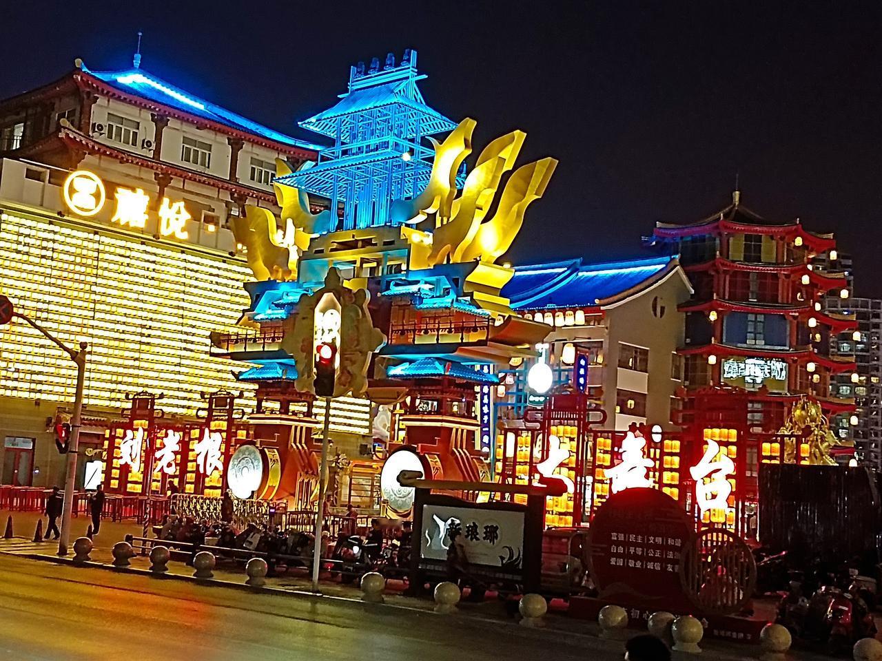 老卜夜跑，发现了三个地方，一个是刘老根大舞台，在新琅琊东头，沂州路最北头。另外，