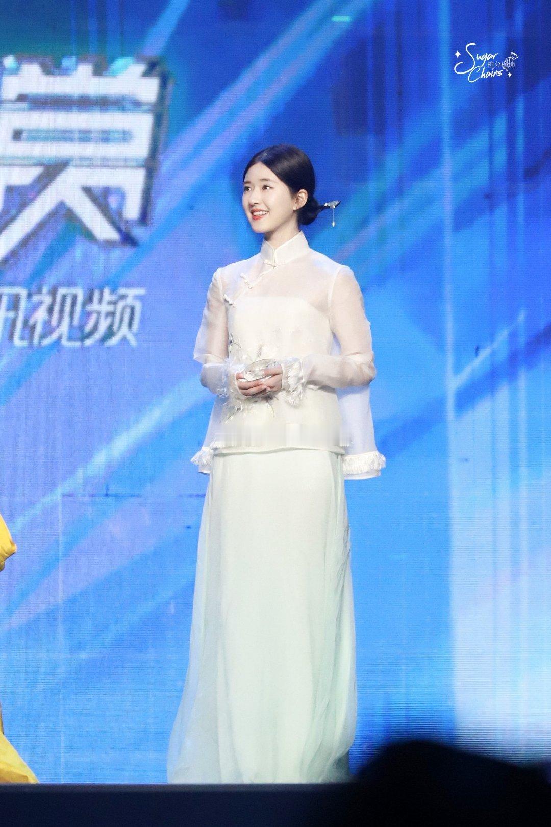 赵露思 物是人非事事休 欲語淚先流 ​​​