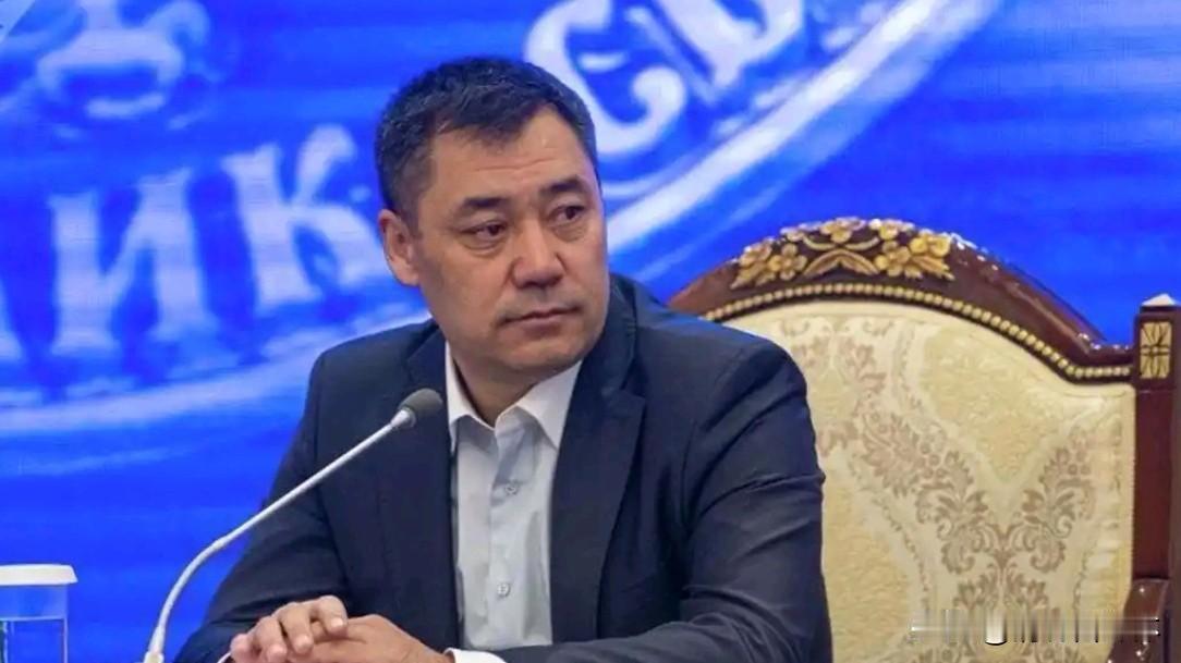 总统亲自下场辟谣！中吉乌铁路风波背后，是中亚破局的大国博弈
 
近日，吉尔吉斯斯