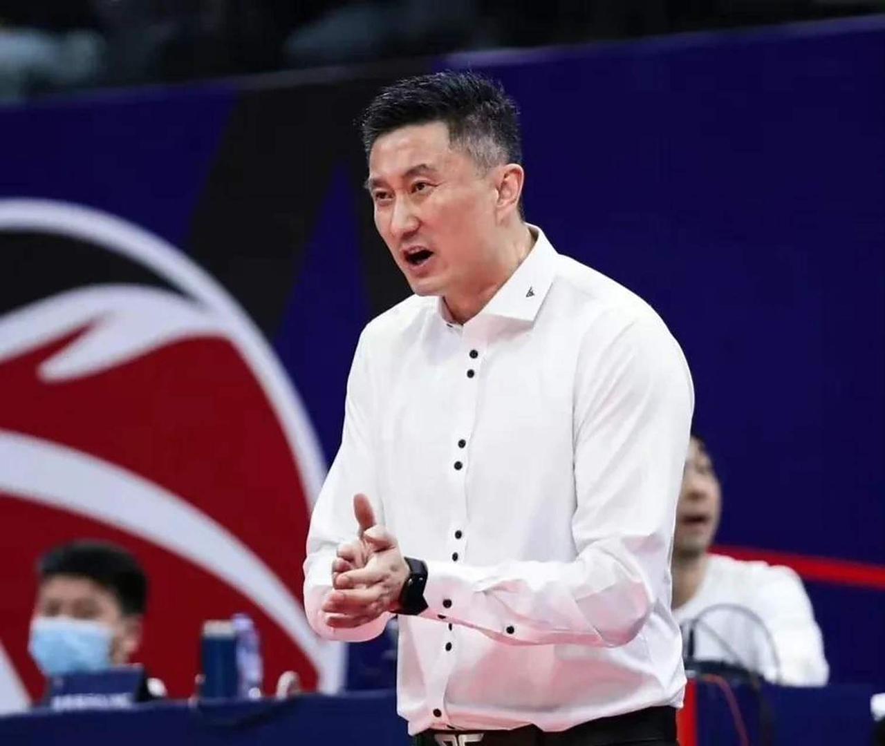 广东男篮回心转意！
看到怀特塞德拿到26个篮板，广东男篮球员们垂头丧气，因为他们