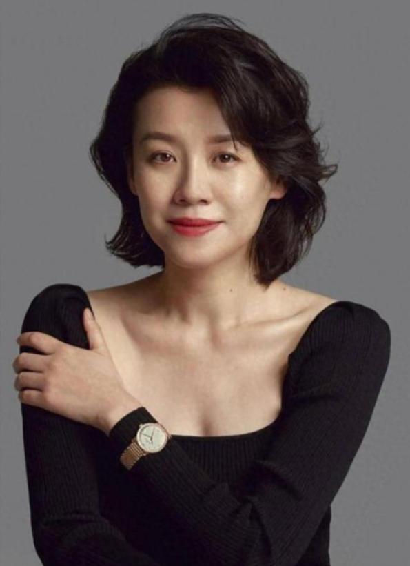 2000年，26岁的刘琳和43岁的导演张黎同居后，刘琳说：“我想嫁给你，永远陪在