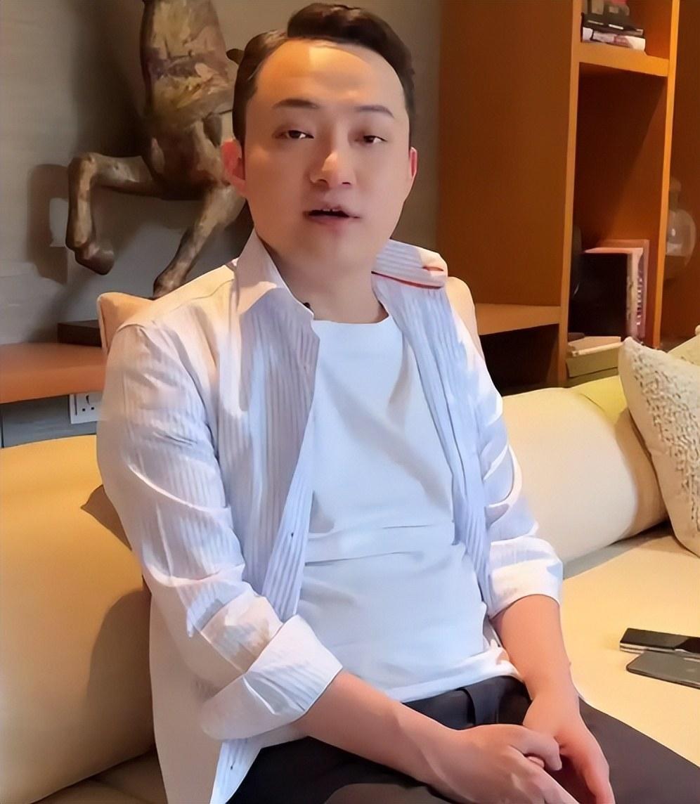 很多人都有一个疑问：为什么有些人每天工作十几个小时，见几十个人，处理无数事情，却