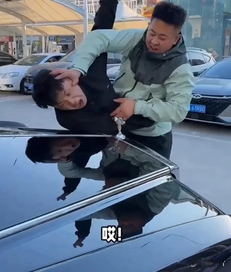 老板:黑户你看啥劳啊！