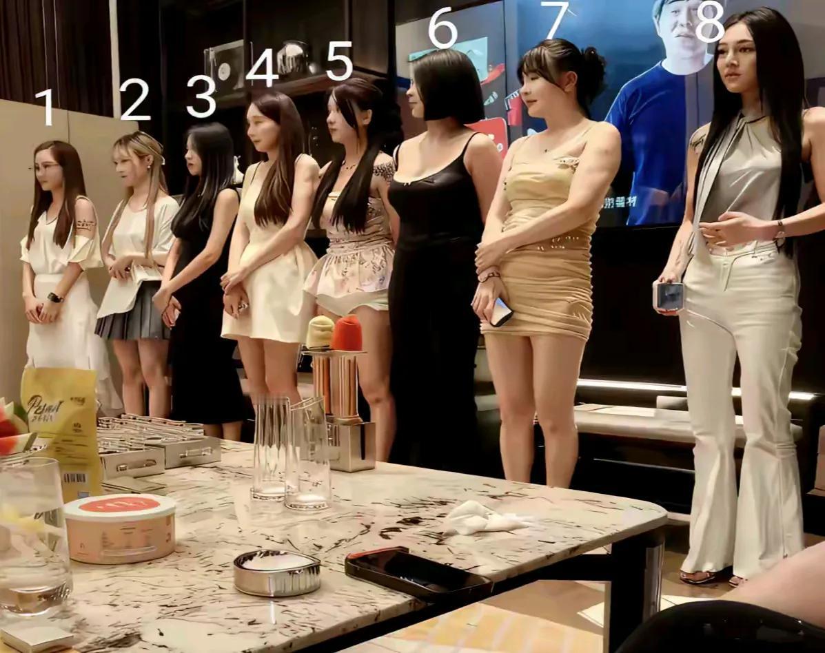 和朋友去K歌可留下三位，咋选？