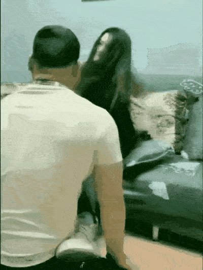 你真不是个男人，你妈妈看到了，怎么感想？