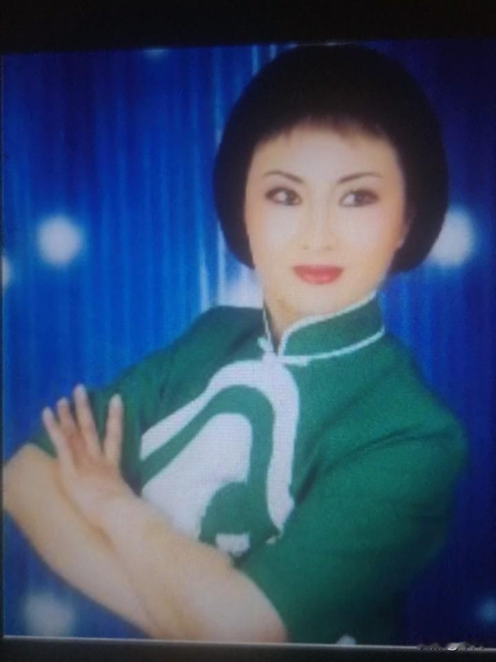 张春玲，1963年出生于河南荥阳，国家一级演员，中国戏曲梅花奖获得者，是优秀的豫