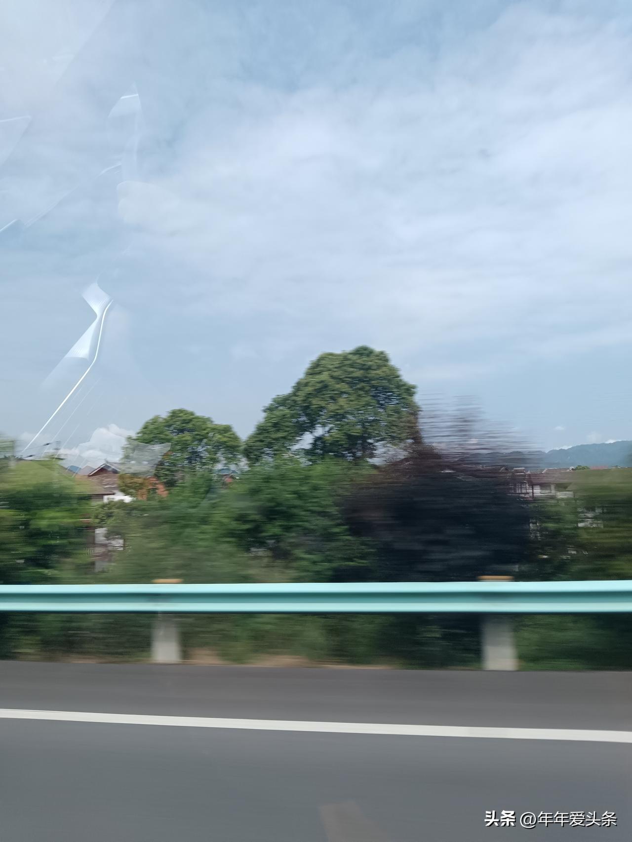 生活的烟火日常，藏着心底不变的担当。用心守护小家安稳，悉心陪伴家人朝夕，扛起生活
