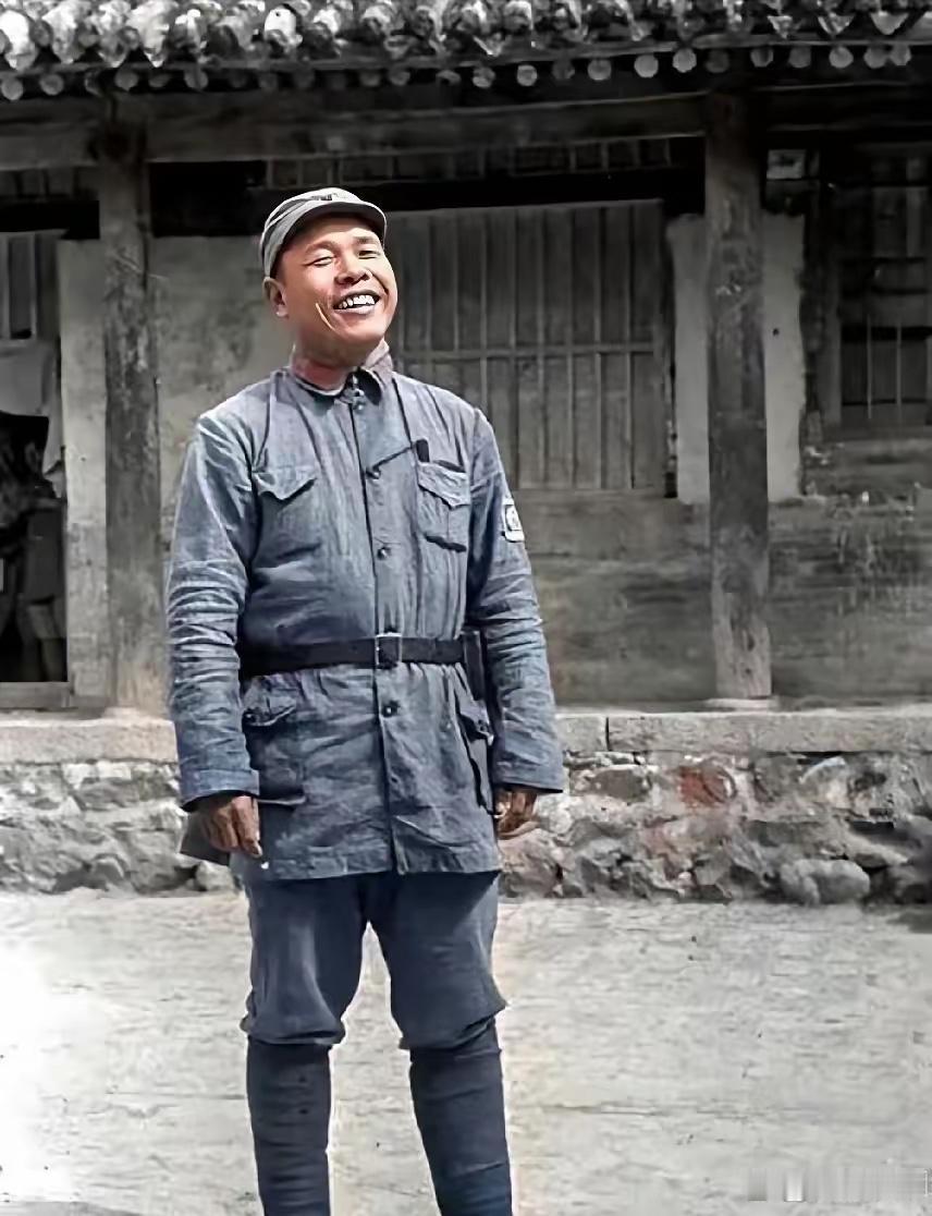 不懂就问，他是谁？为什么开怀大笑？是不是打仗胜利了？如果你认识这位八路军将领，你